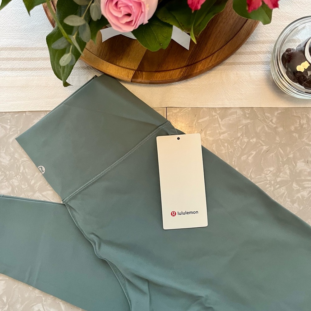 Lululemon Wunder Under high rise tight, 28”, luxtreme. Size 10, new with tags.